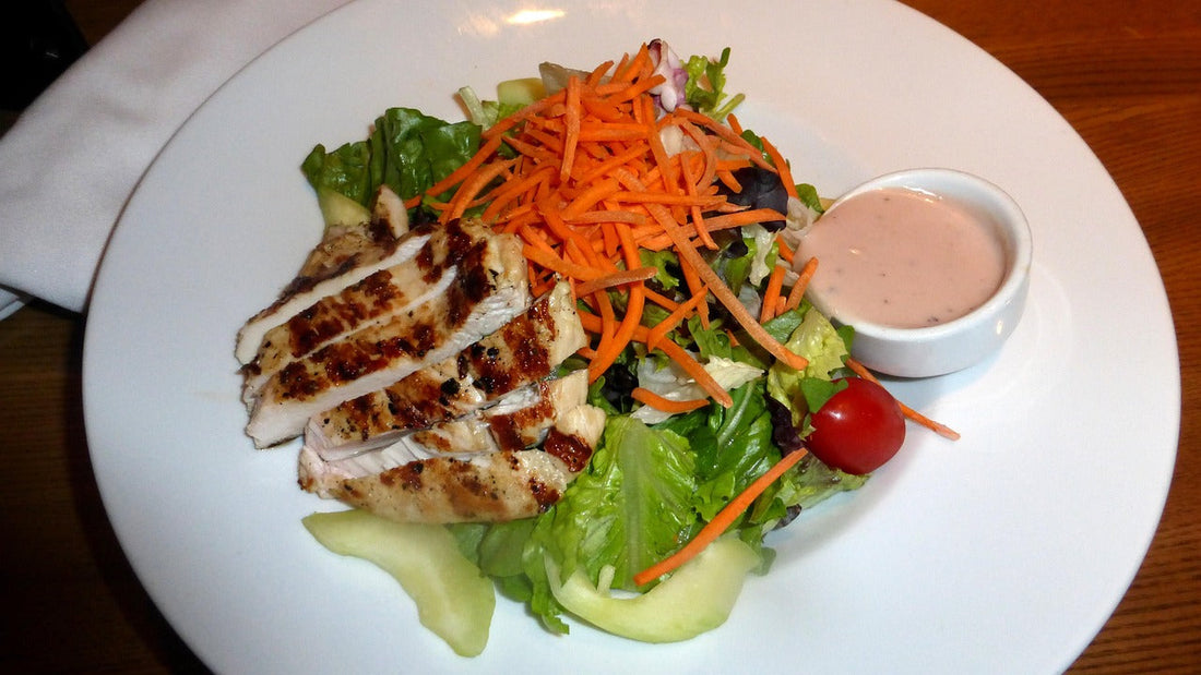 Weißer Balsamico-Dressing für Hühnersalat